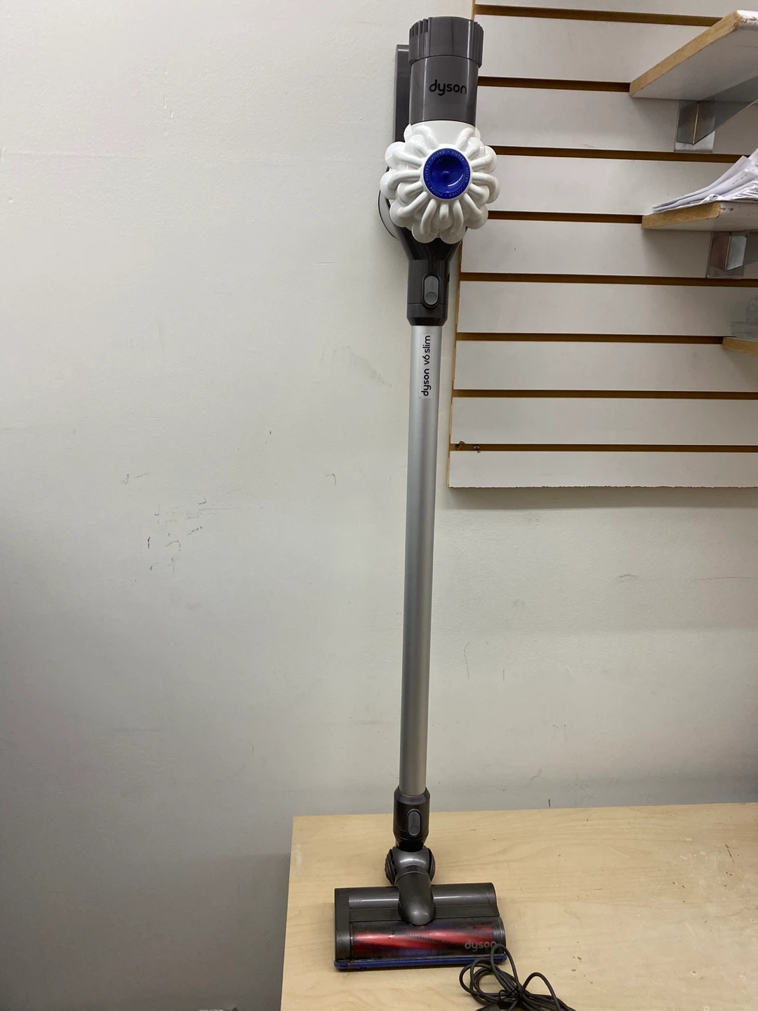 Dyson V6 Stick Vacuum Cleaner, complete - photo 2