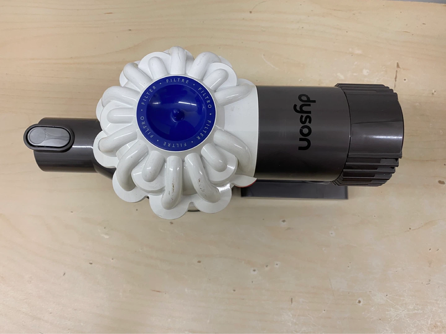 Dyson V6 Stick Vacuum Cleaner, complete - photo 4