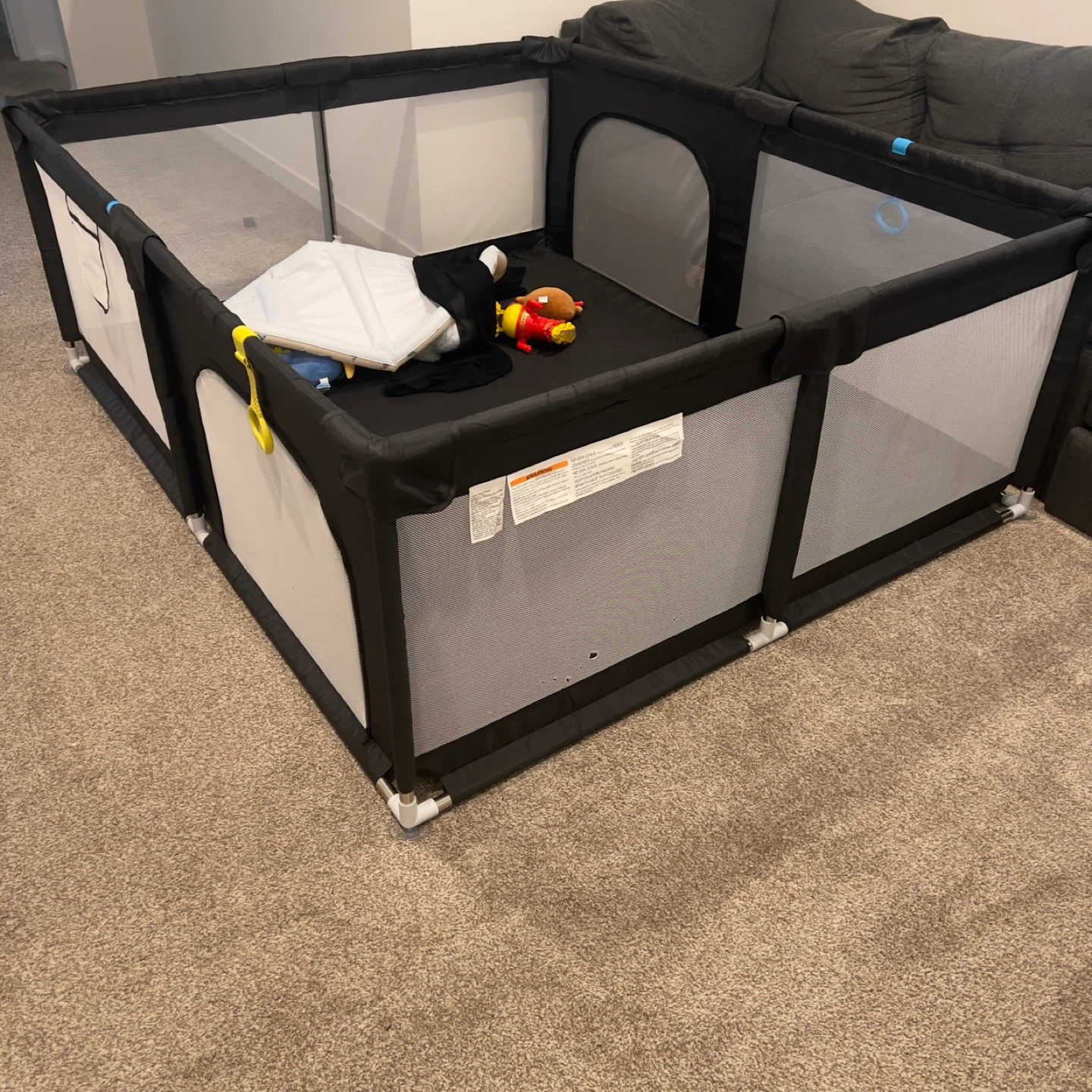 Kids play pen