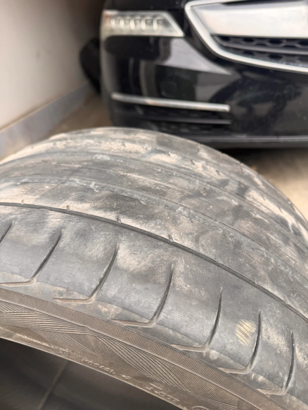275/35ZR18 Tire - photo 2