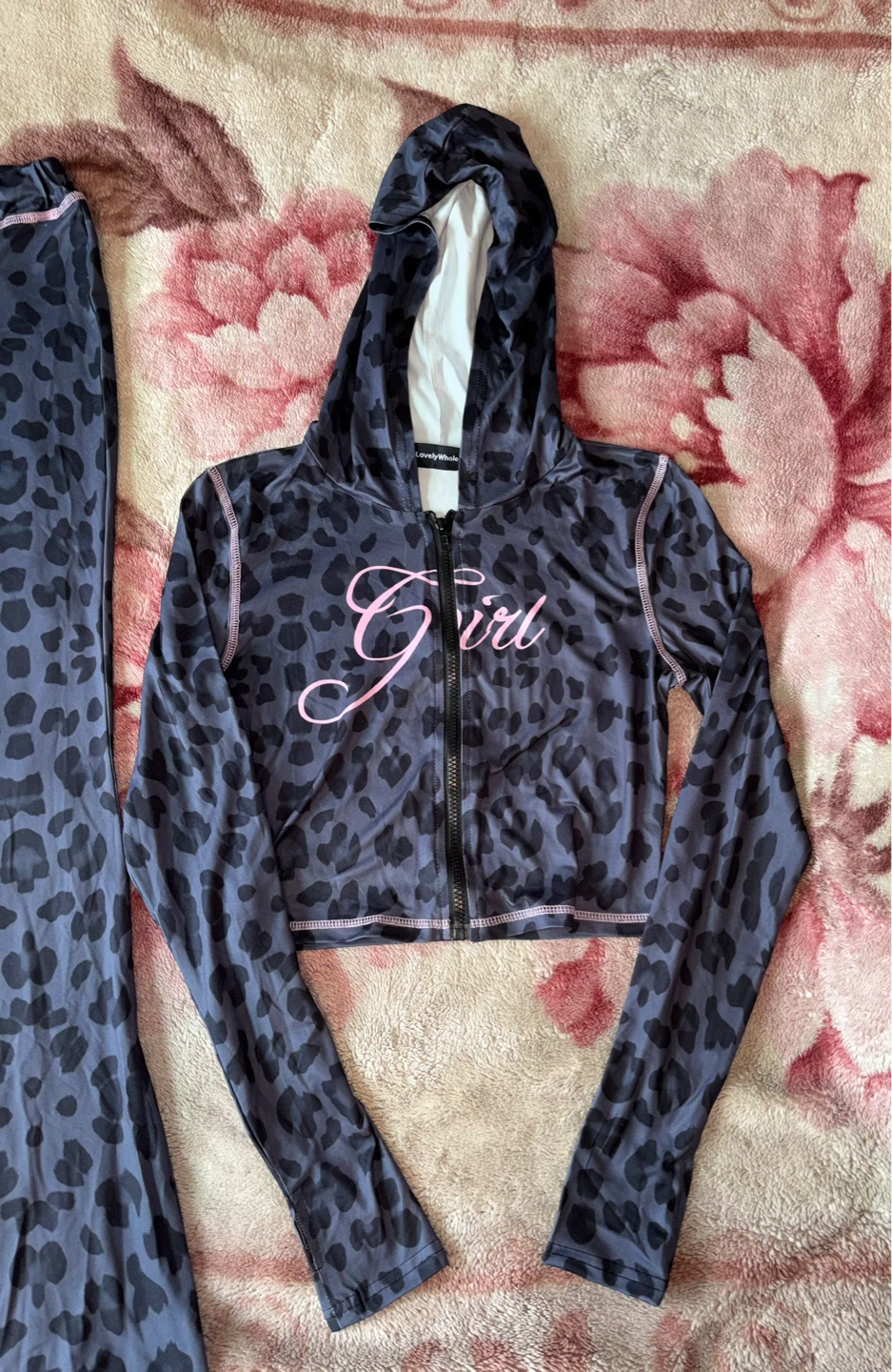 LovelyWholesale Leopard Print Hoodie & Bell Bottom Set - photo 2