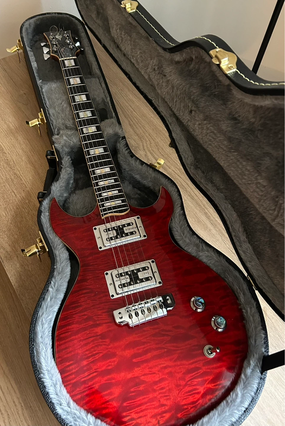 CUSTOM MADE ELECTRIC GUITAR
