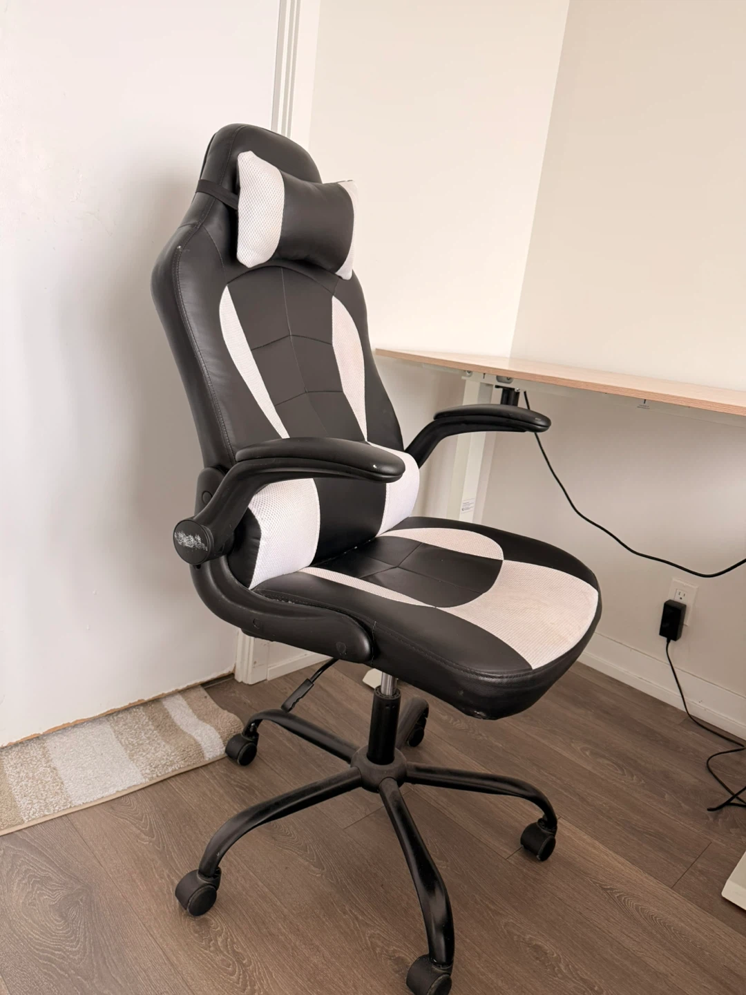 Black and White Gaming Chair - photo 2