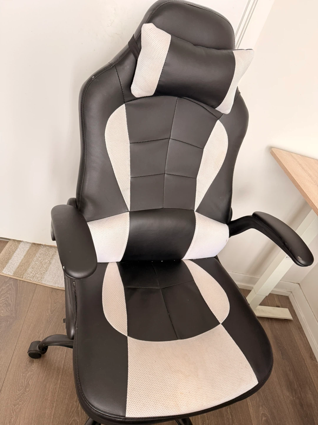 Black and White Gaming Chair - photo 3