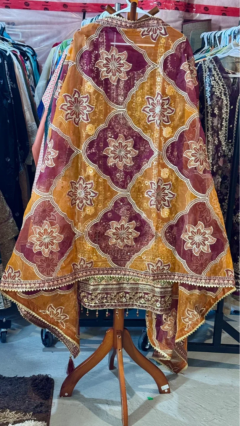 Embroidered Maroon & Gold Kurti with Dupatta - photo 5