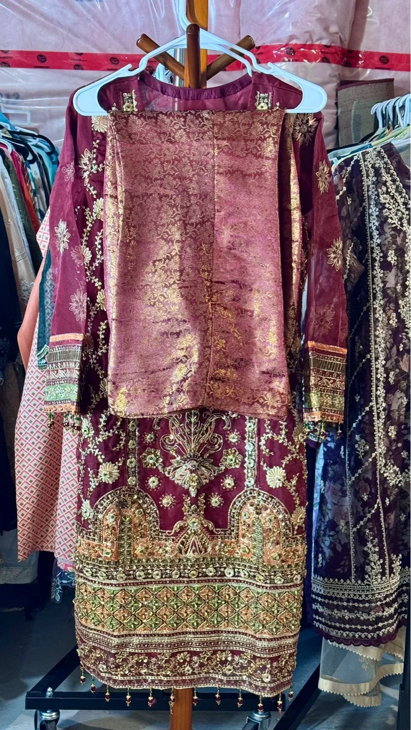 Embroidered Maroon & Gold Kurti with Dupatta - photo 4