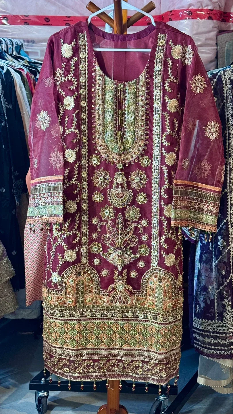 Embroidered Maroon & Gold Kurti with Dupatta - photo 2