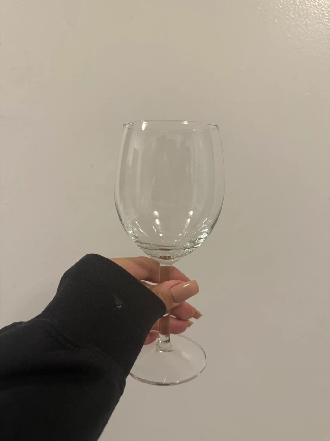 4 matching wine glasses