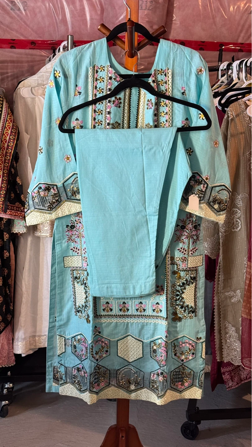 Embroidered Kurti, Pants, and Dupatta Set - photo 4