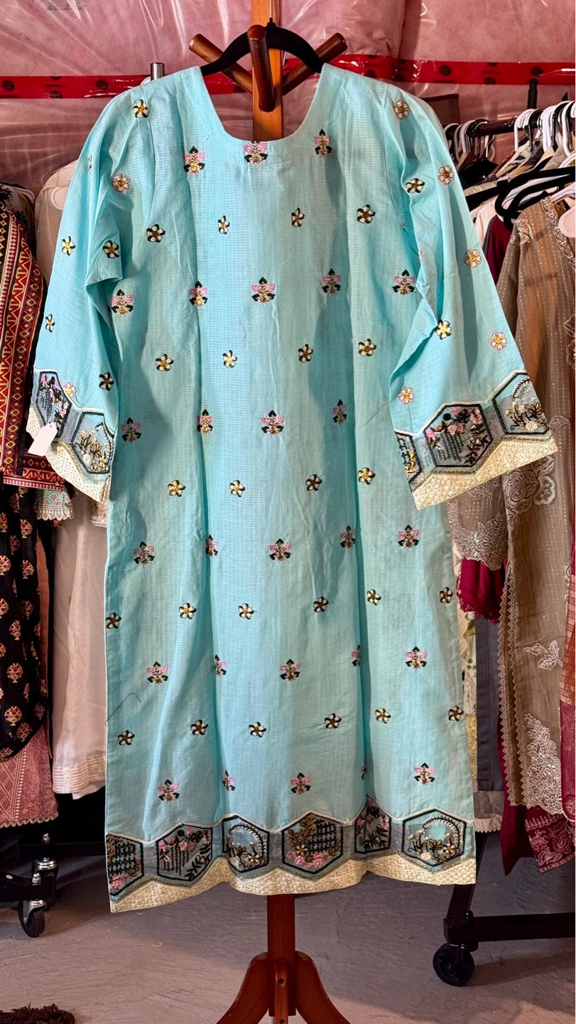 Embroidered Kurti, Pants, and Dupatta Set - photo 3