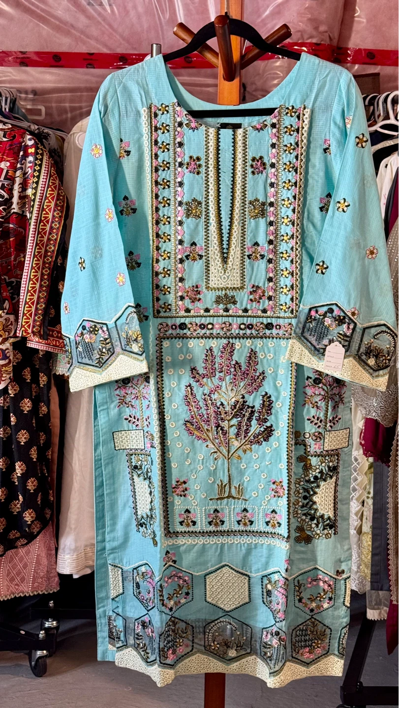 Embroidered Kurti, Pants, and Dupatta Set - photo 2