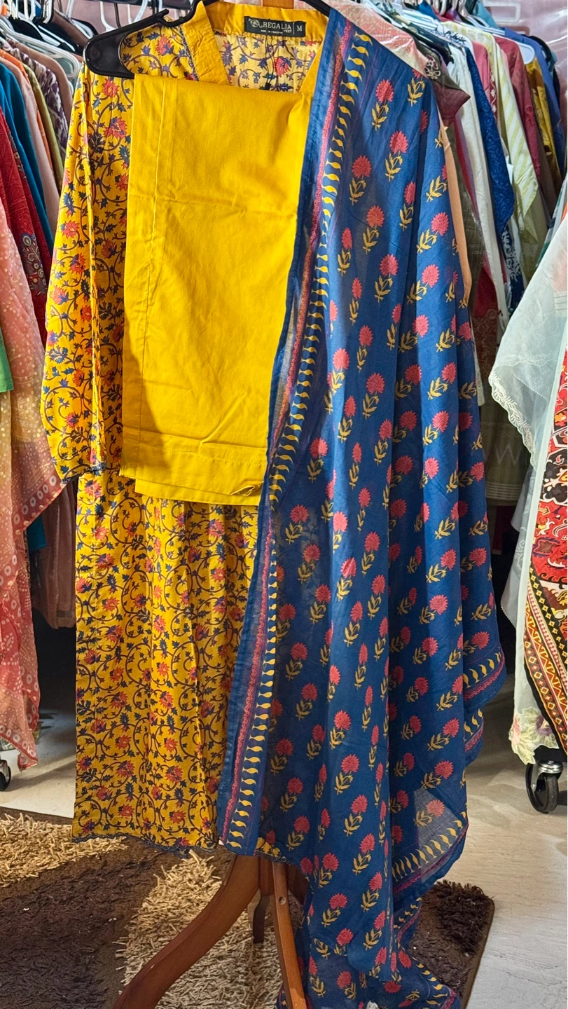 Women's Yellow lawn  Floral Print Kurta and Pants Set - Medium