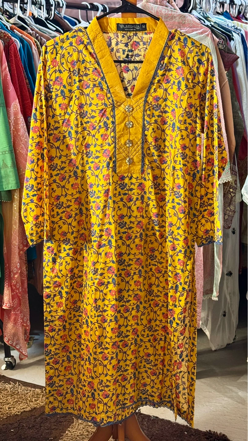 Women's Yellow lawn  Floral Print Kurta and Pants Set - Medium - photo 2