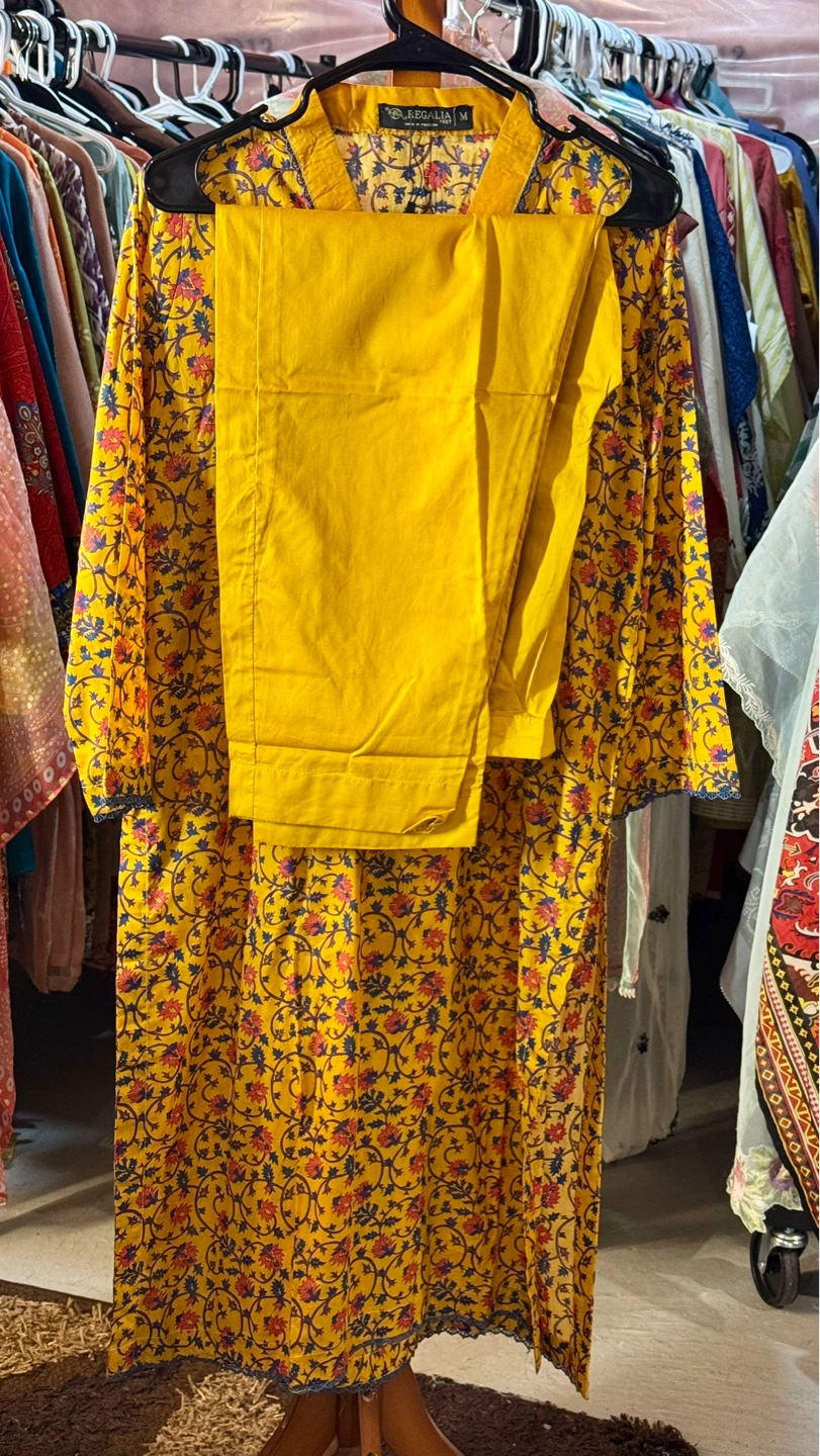 Women's Yellow lawn  Floral Print Kurta and Pants Set - Medium - photo 3