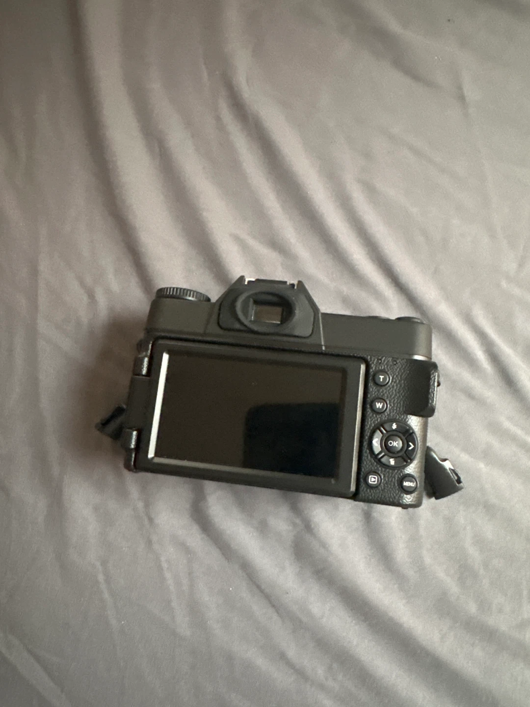 4K Ultra HD Digital Camera with Swivel Screen and Strap - photo 2