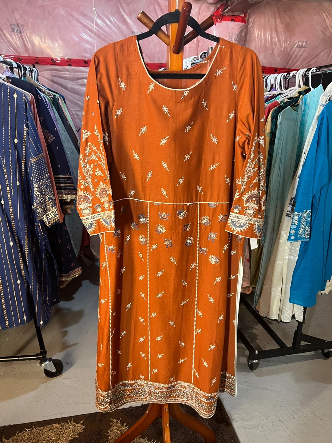 Rust  embroidered Kurti with Pants and Dupatta - photo 2
