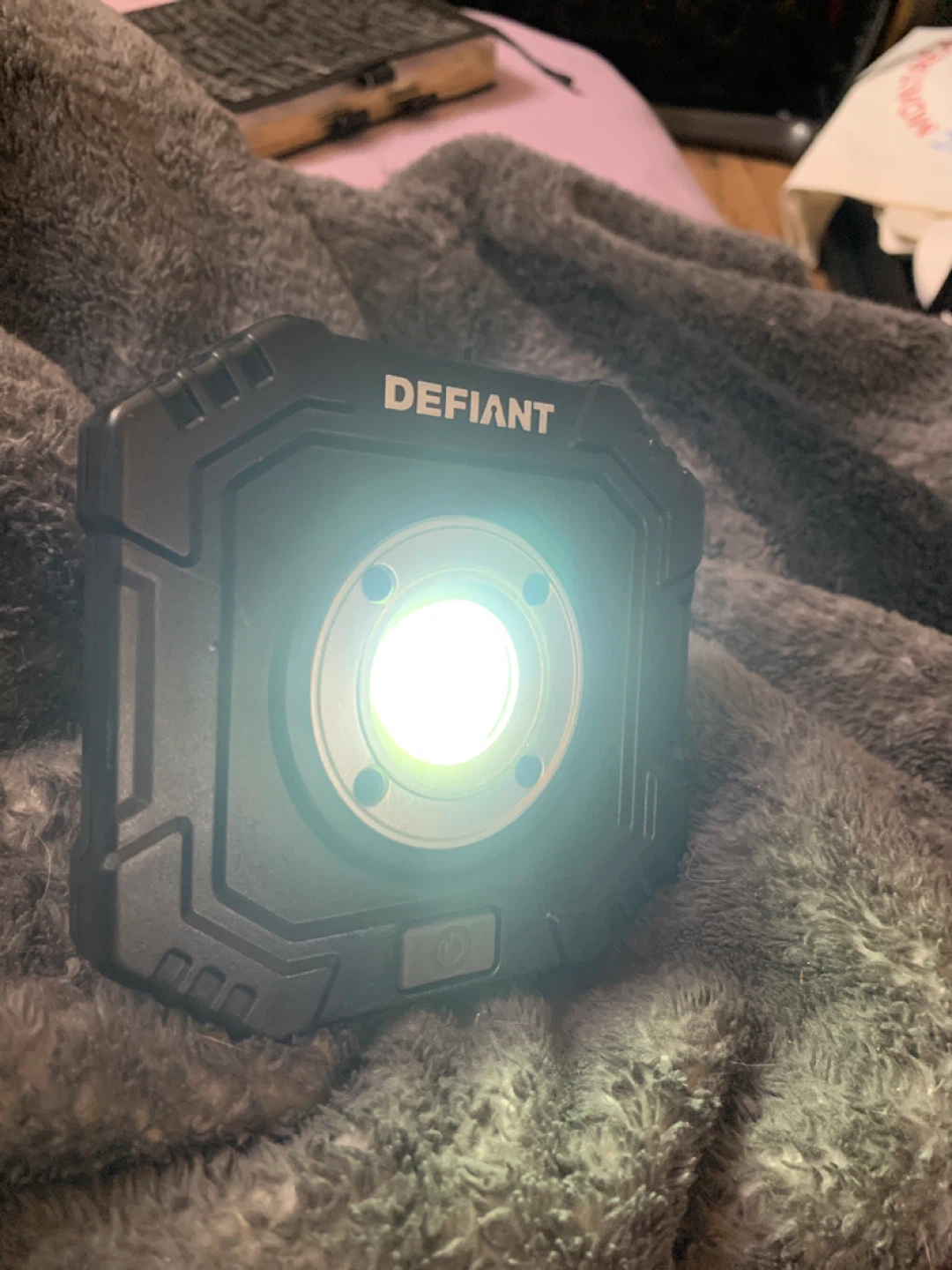 DEFIANT Work Light with Magnetic Hook