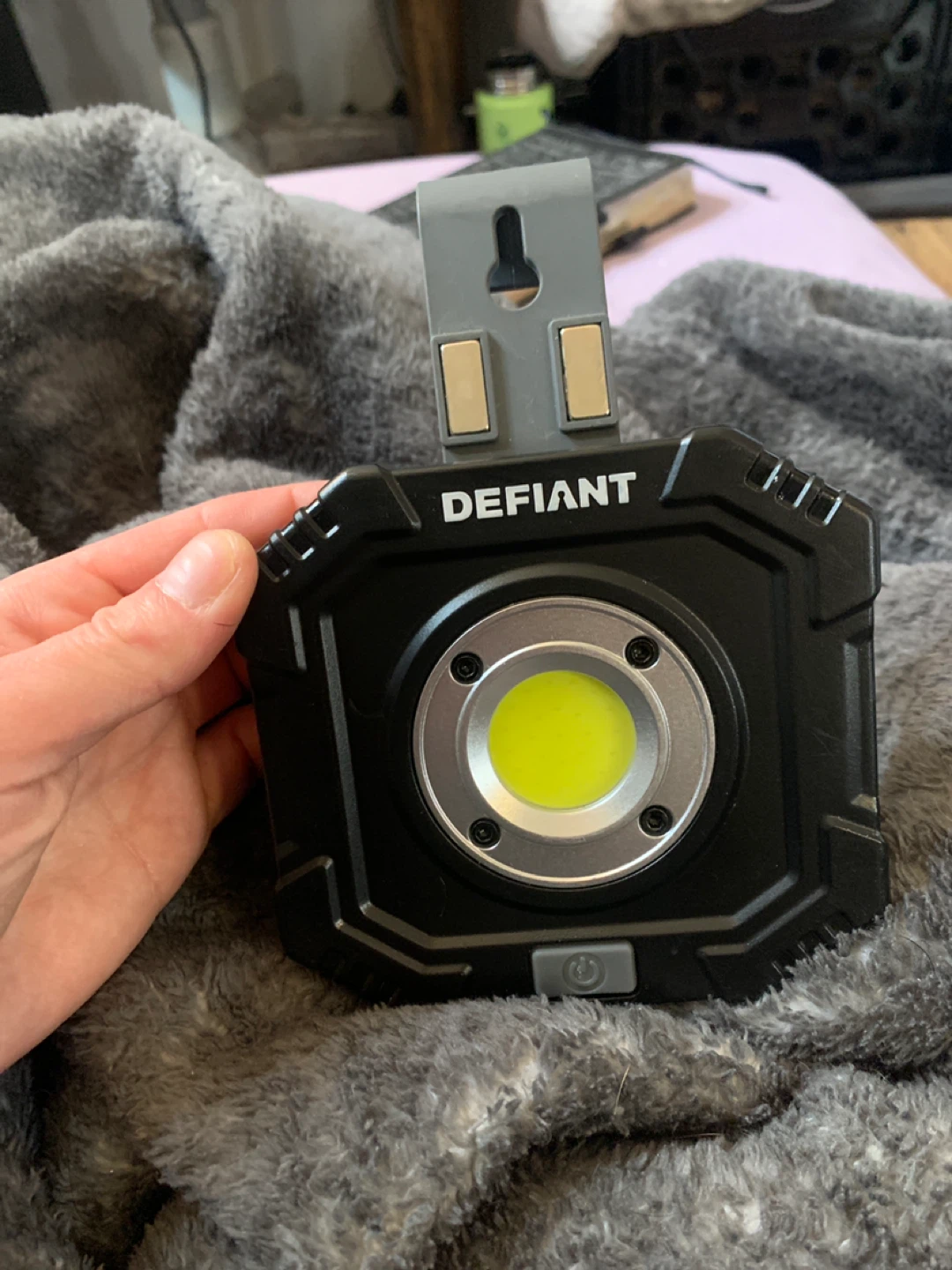 DEFIANT Work Light with Magnetic Hook - photo 2