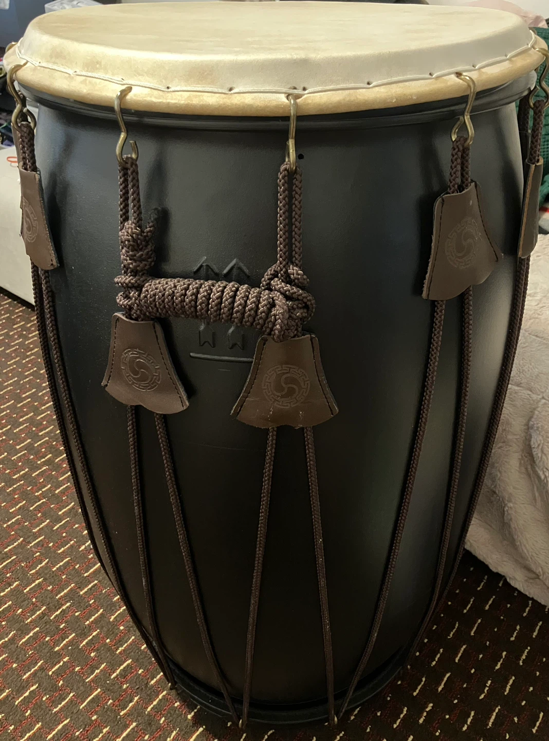 Purcussion instrument standing drum