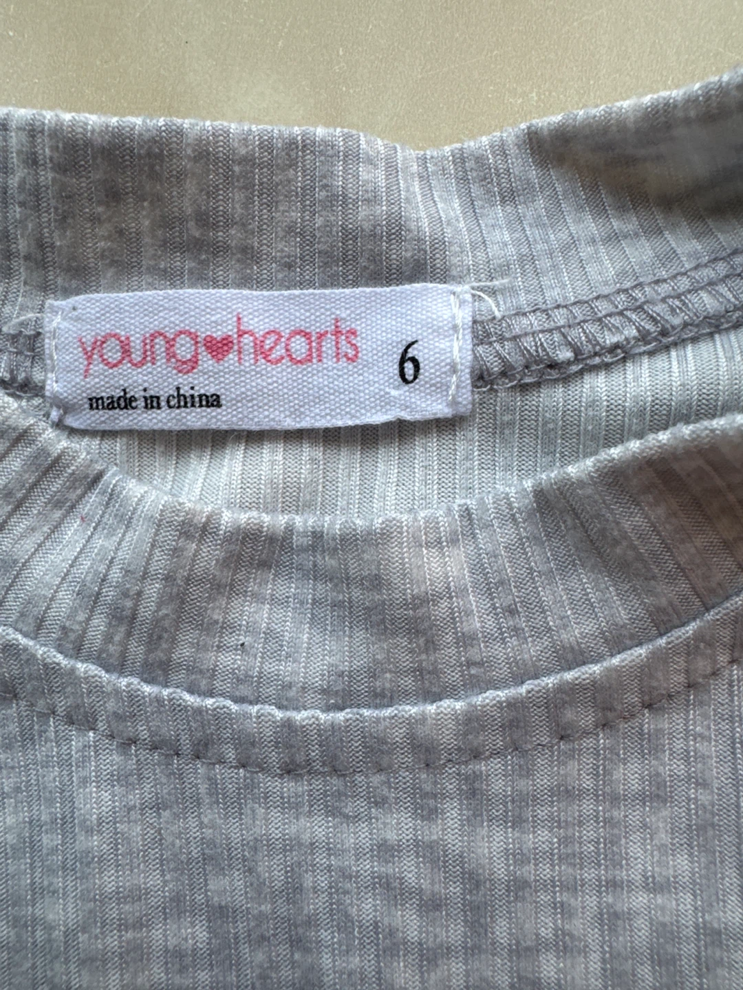 Kids T-Shirt & Black Pants Size 6/5 - photo 3