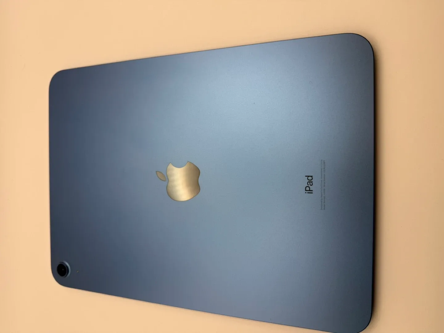 Apple iPad (10th Gen) with Folio. 64 Gb