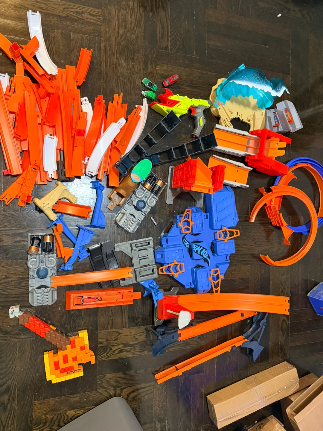 Hot Wheels Launchers and Tracks Builder Sets - photo 3