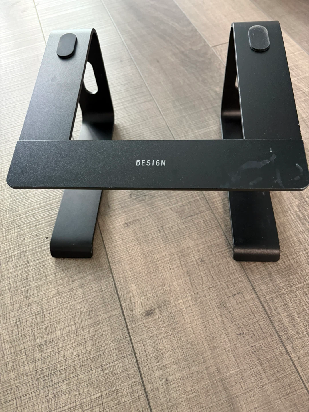 DESIGN Laptop Stand
