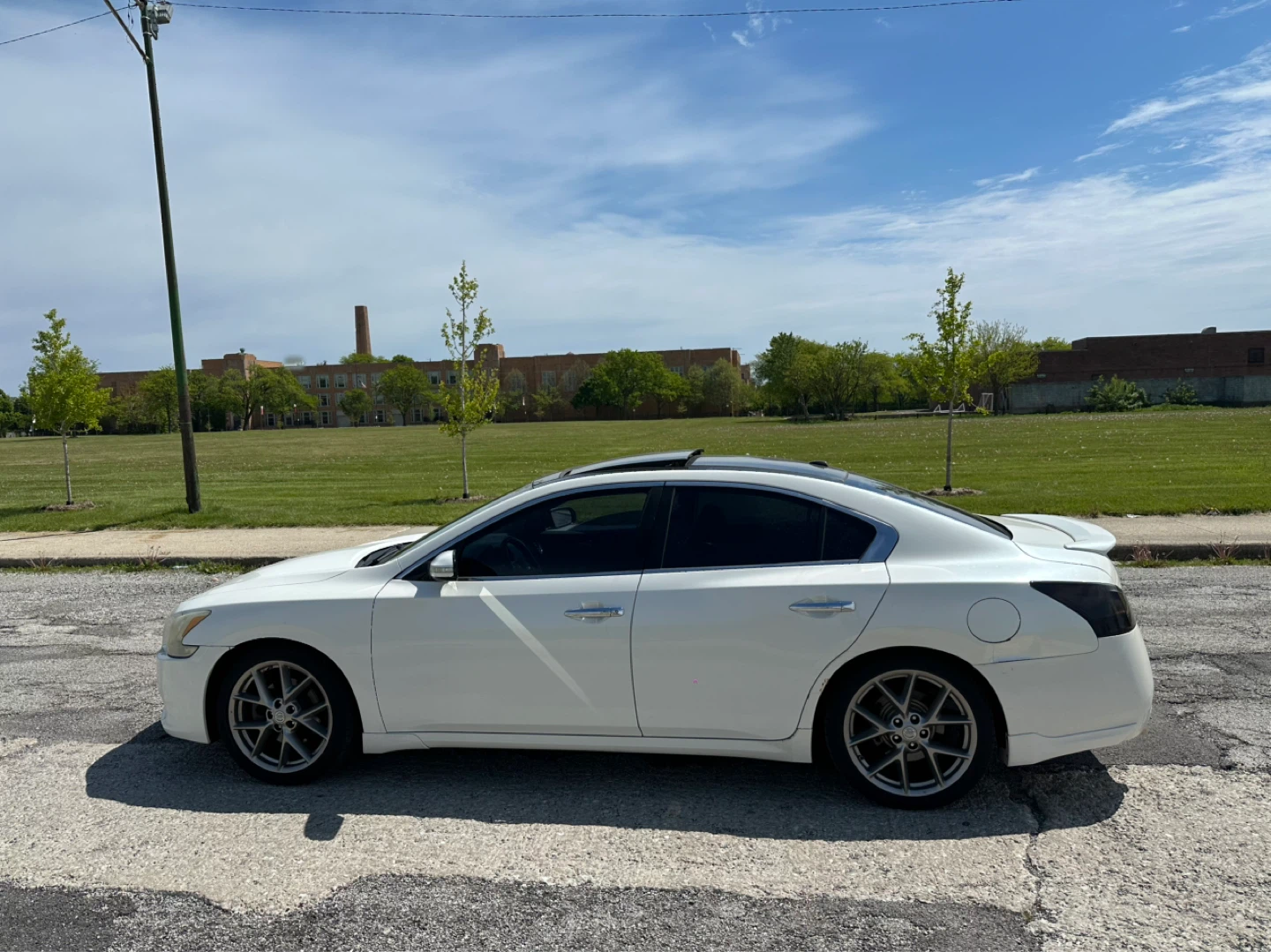 2011 White Nissan Maxima SV