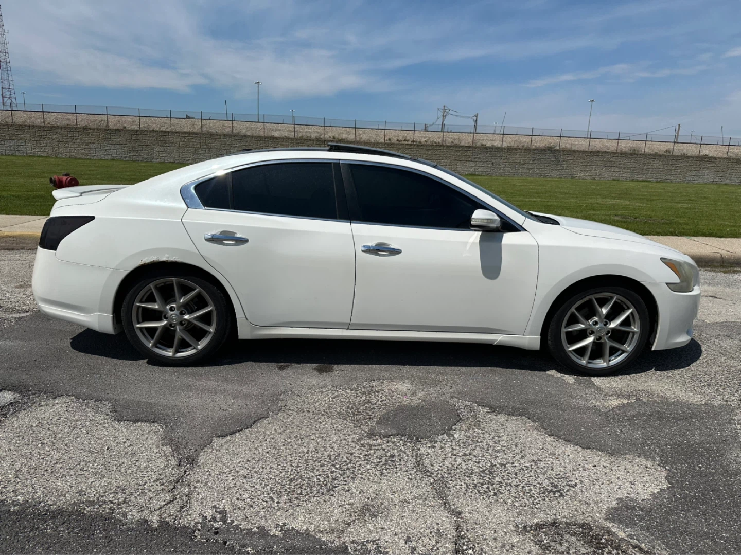 2011 White Nissan Maxima SV - photo 2