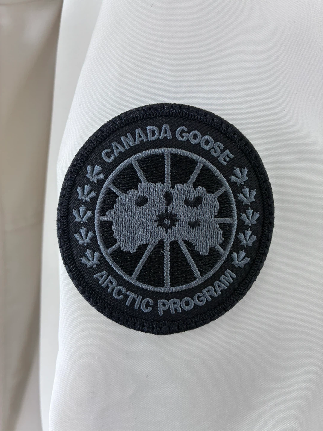 Canada Goose White Parka Jacket - photo 4