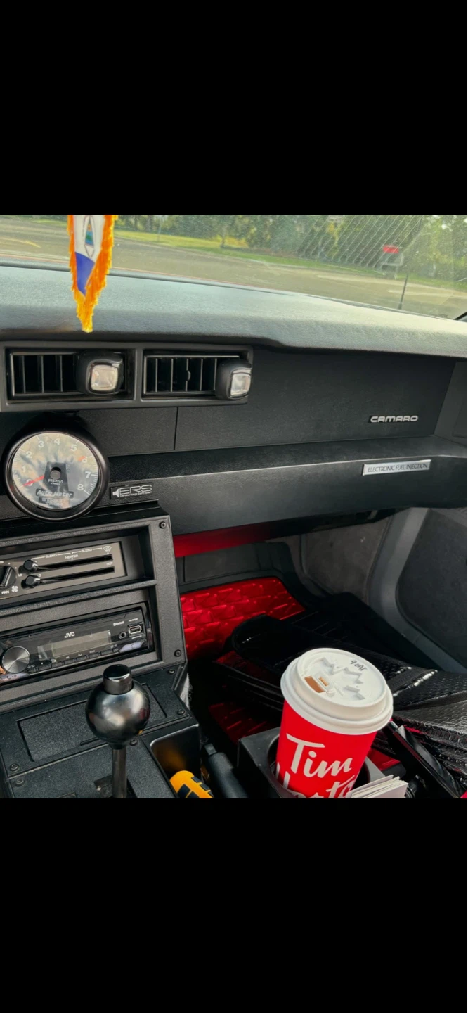 1986 Red Chevrolet Camaro V6 - photo 4