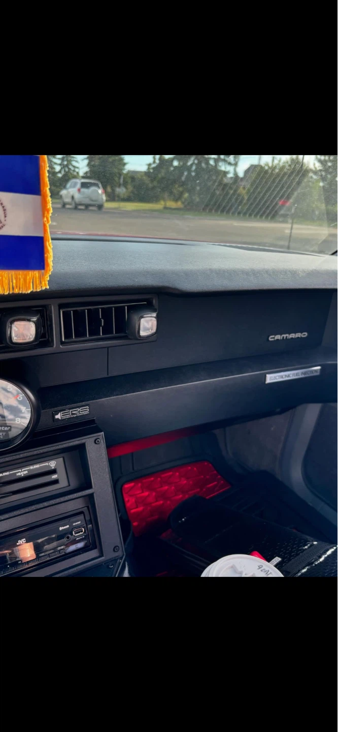 1986 Red Chevrolet Camaro V6 - photo 3