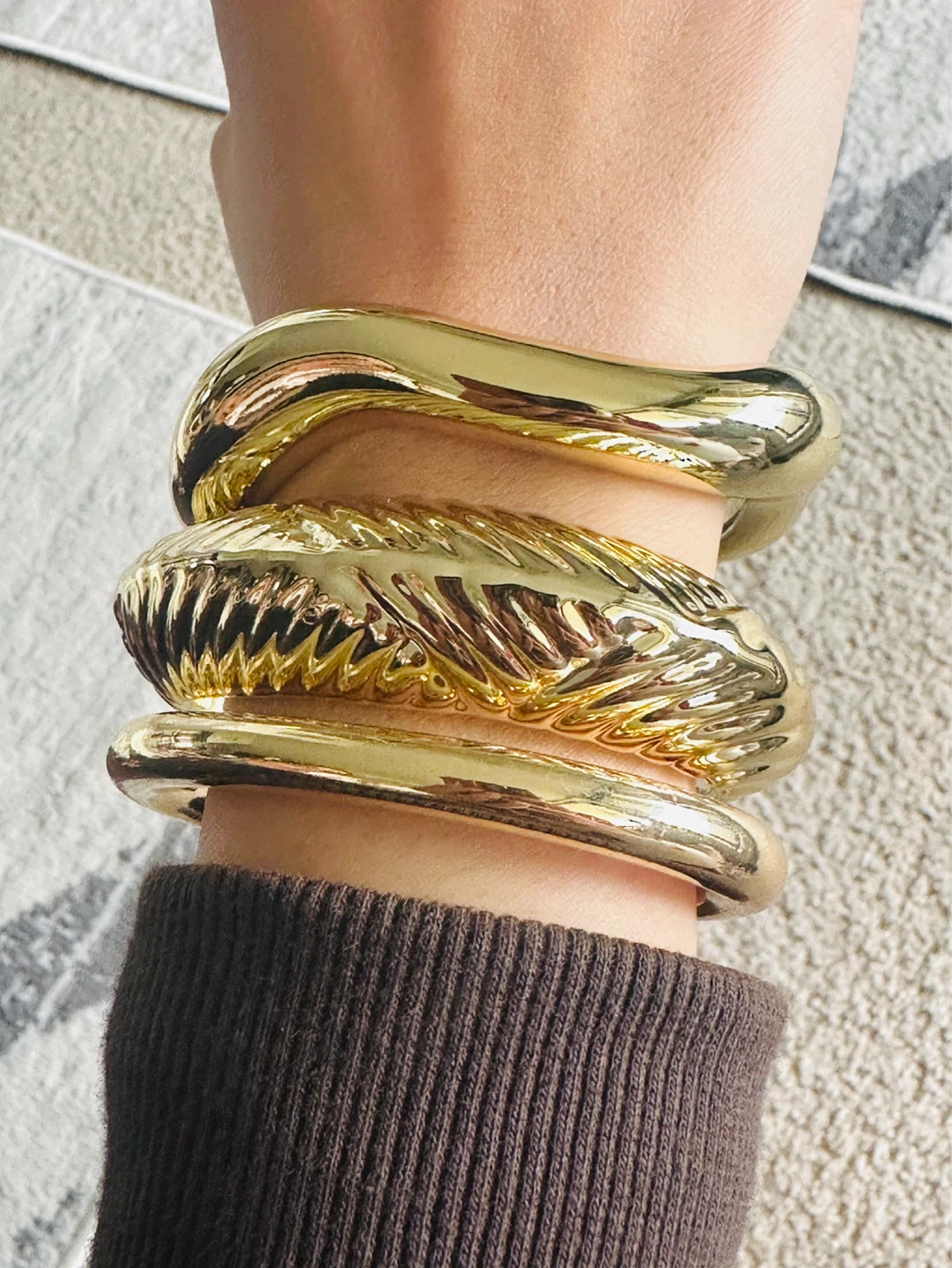 Set of 3 gold-tone chunky bangles - photo 3