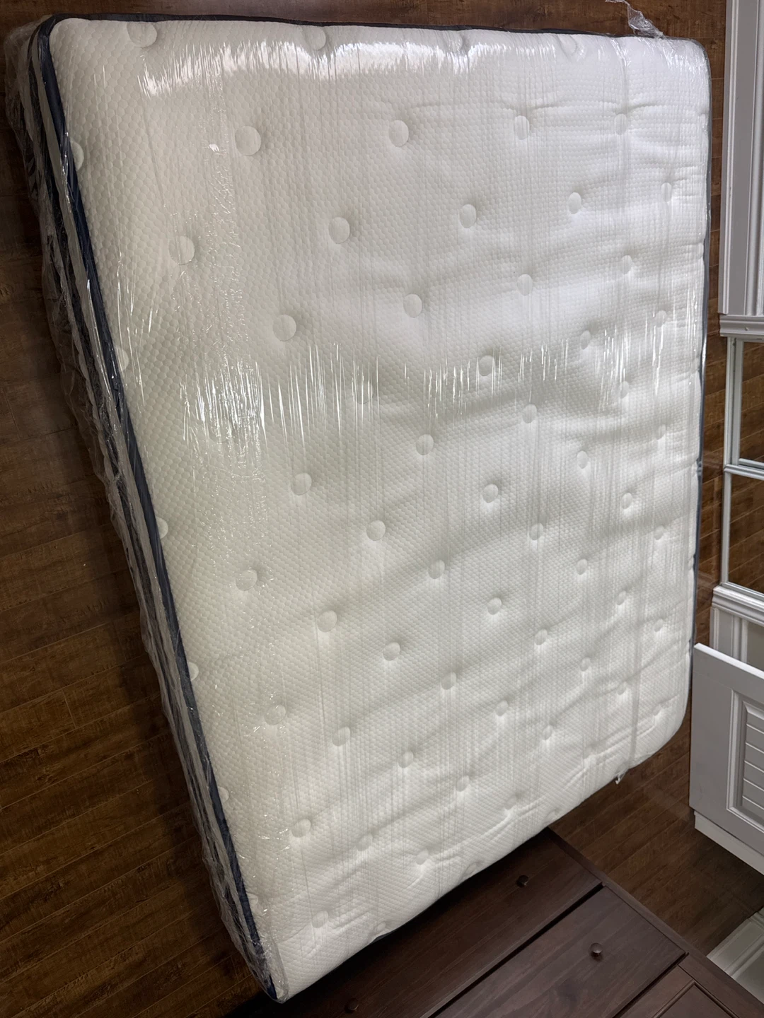 White Queen Size Mattress - photo 2