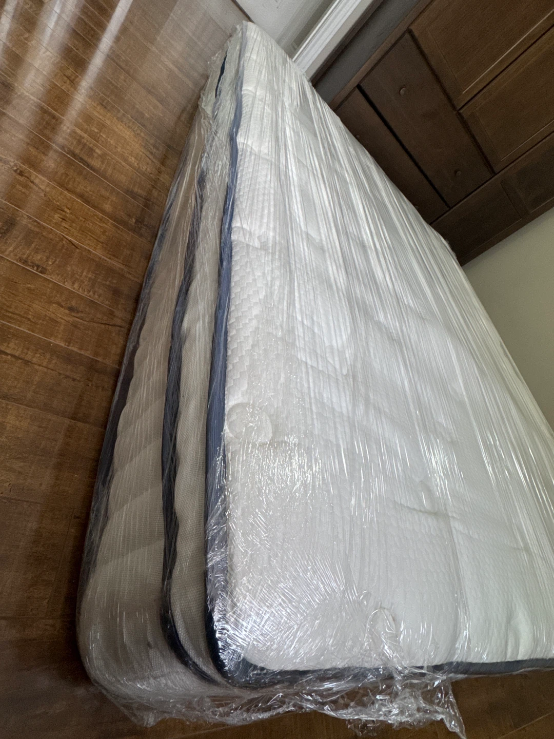 White Queen Size Mattress - photo 3