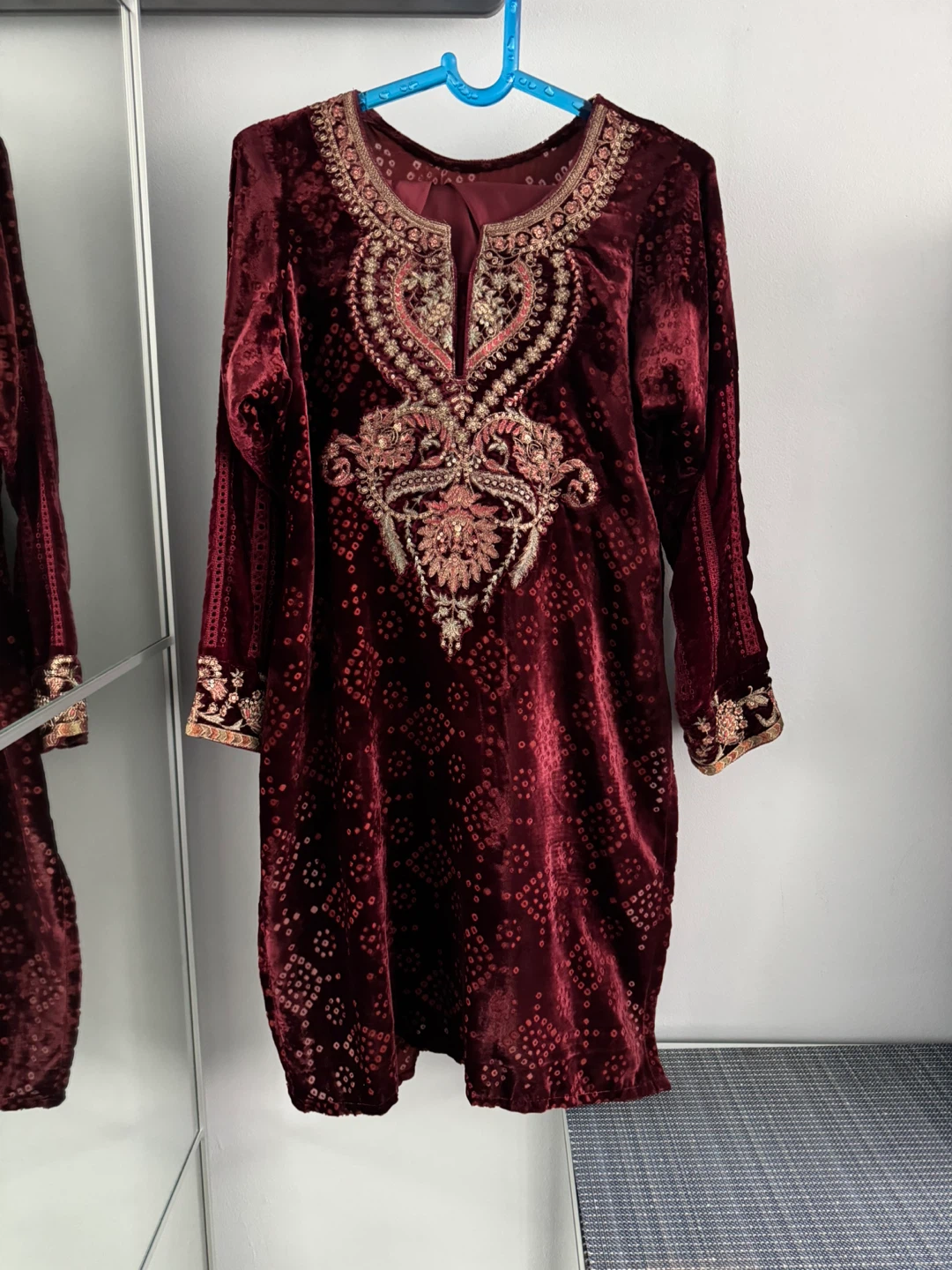Maria, B Velvet suit