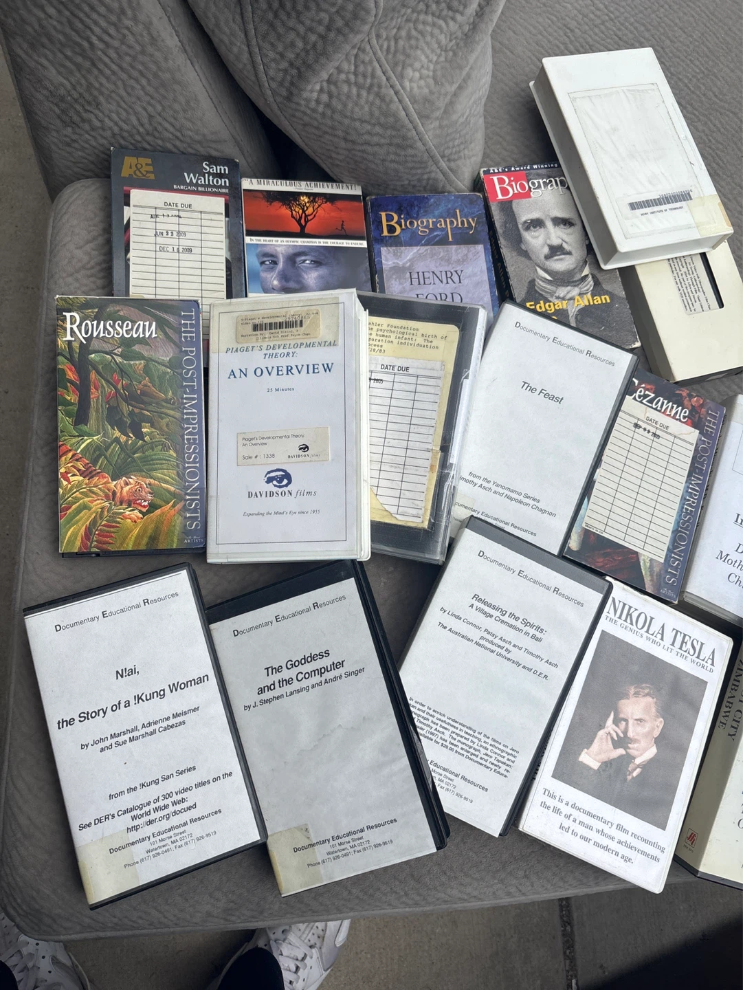 VHS biography tapes used like new - photo 3