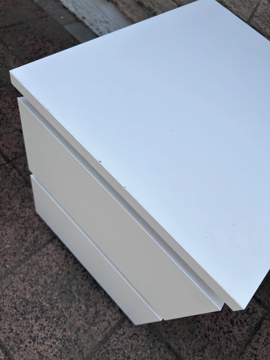 Two white bedside tables with drawers - photo 5