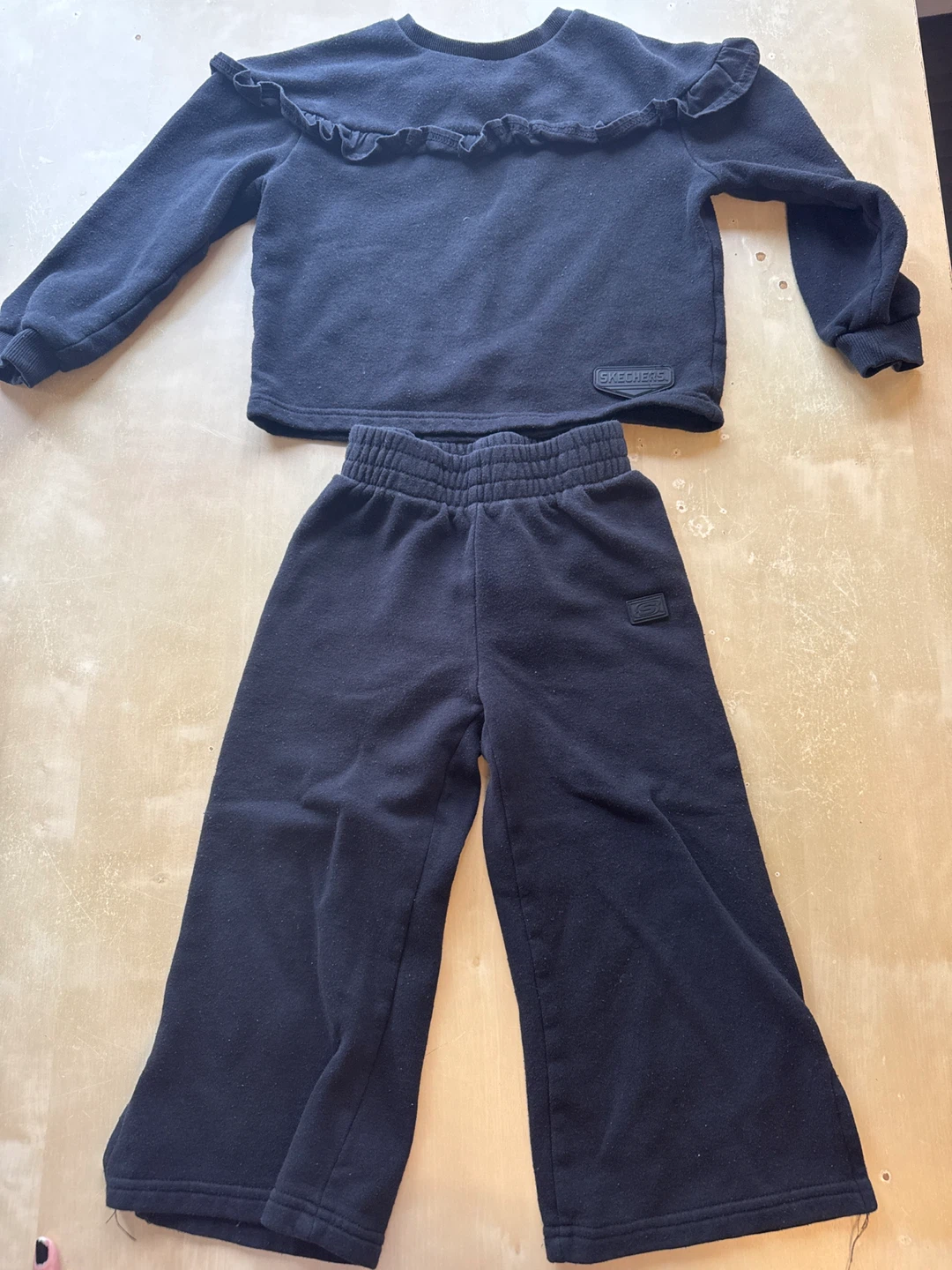 Girls ruffle pants and sweatshirt set - photo 2