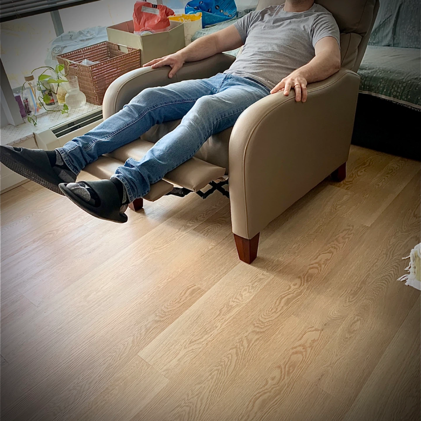 Light Beige Leather Recliner Chair - photo 4