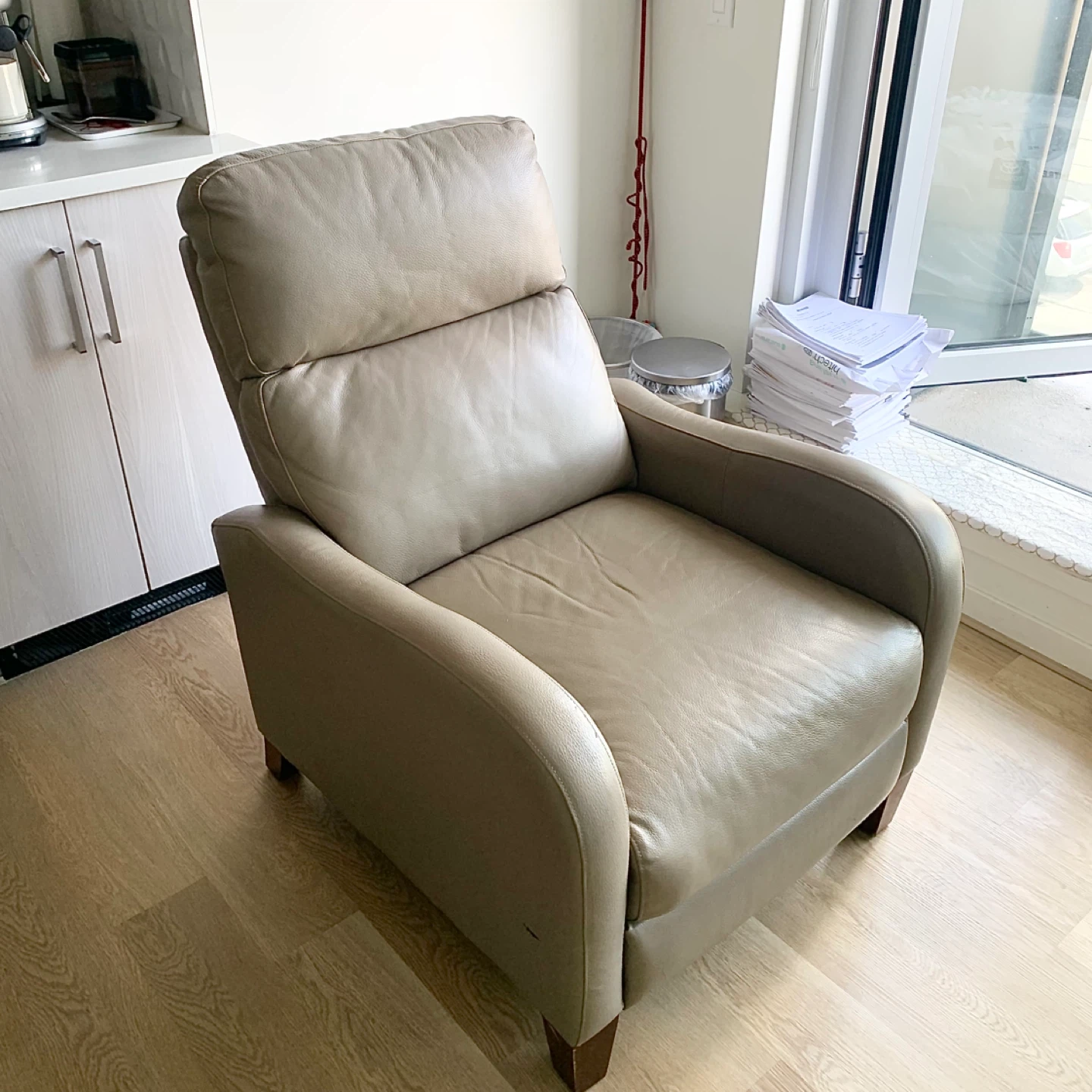 Light Beige Leather Recliner Chair - photo 3