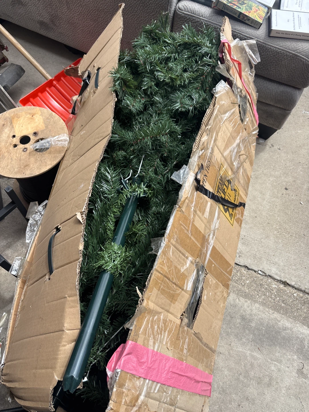 Christmas tree used good condition box is messed up
