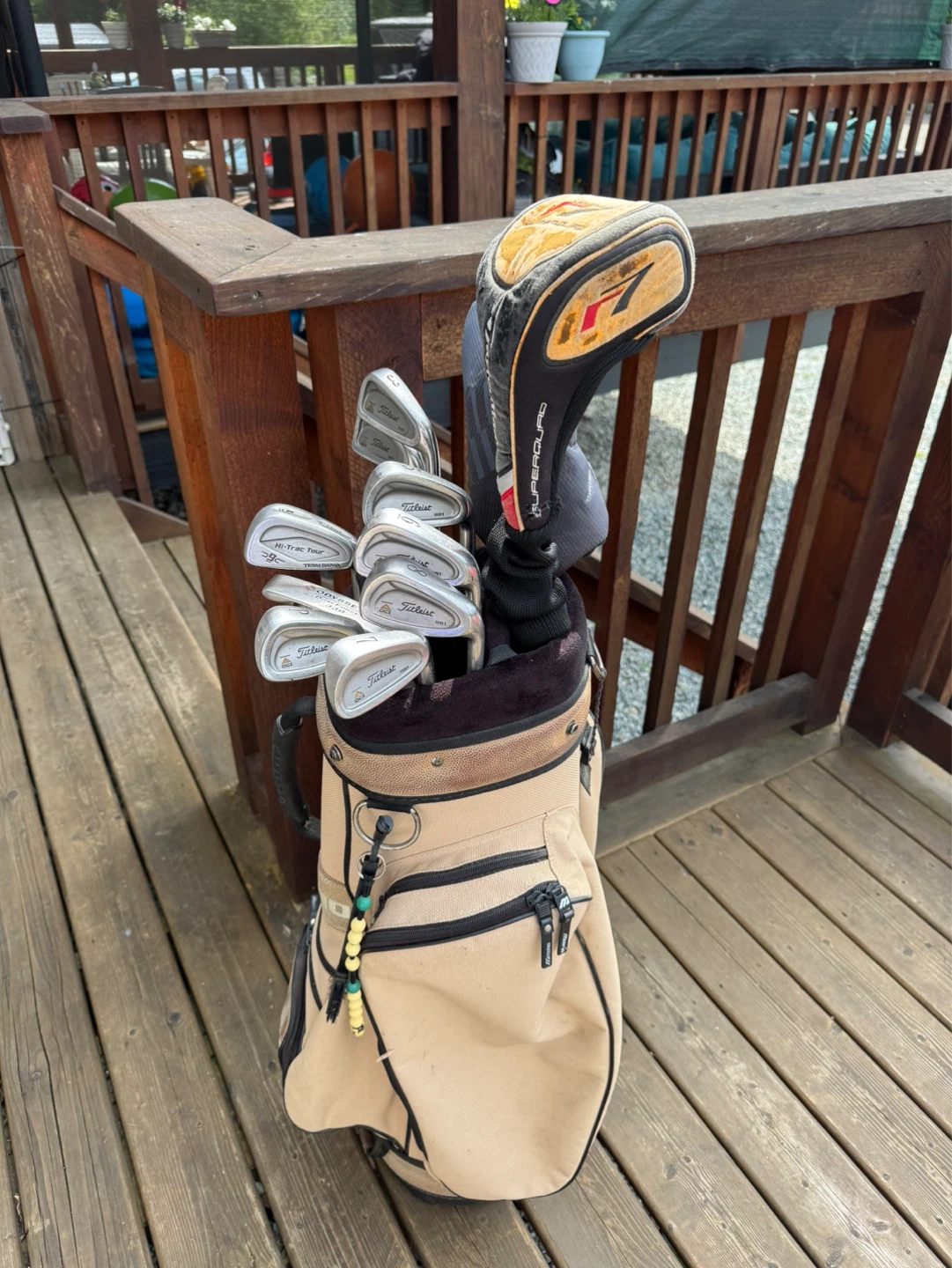 Mizuno Golf Bag with Titleist and TaylorMade Clubs