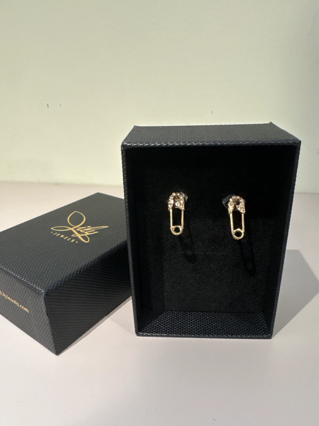 Dily Jewels Safety Pin Stud Earrings