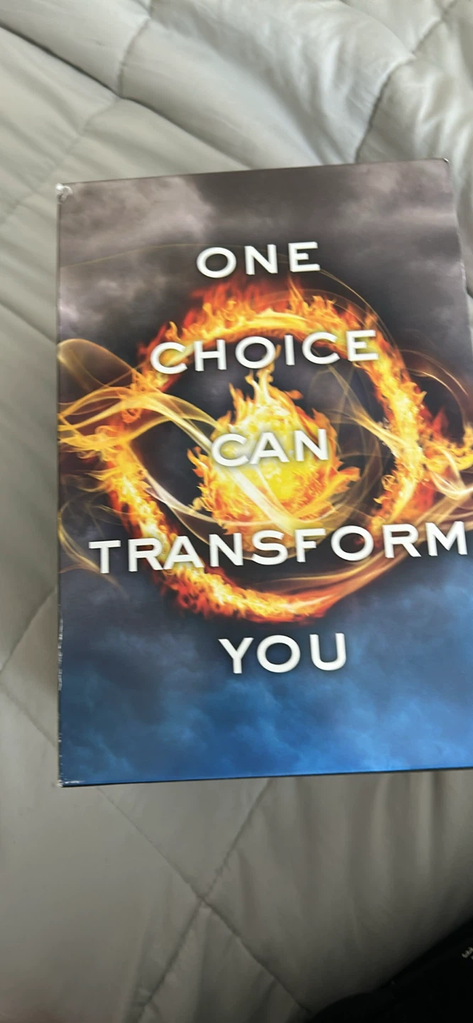 The Divergent Series Box Set by Veronica Roth - photo 4