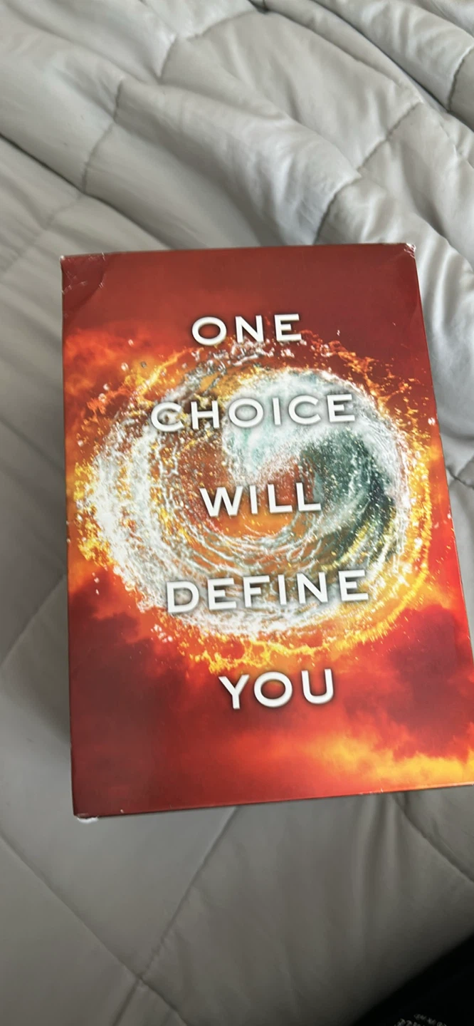The Divergent Series Box Set by Veronica Roth - photo 5