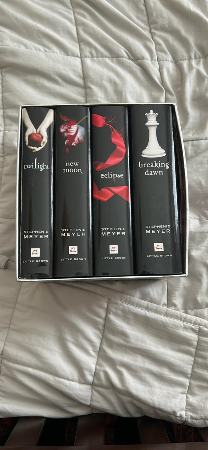 Twilight Saga Book Box Set by Stephenie Meyer