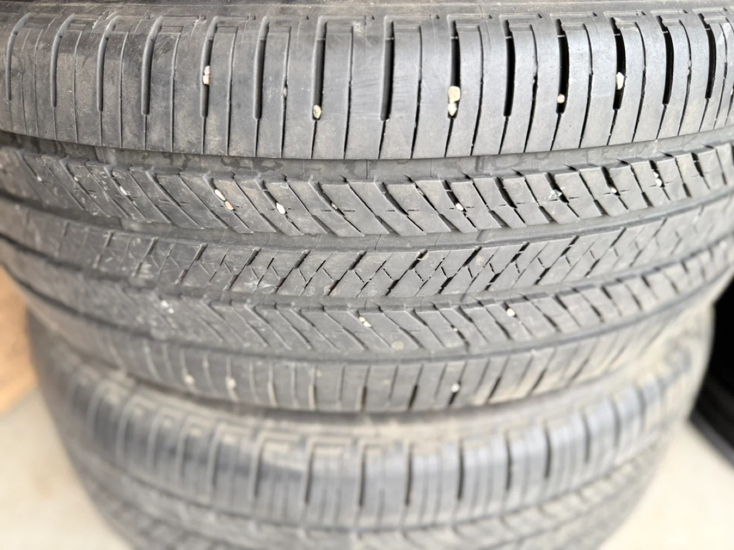Bridgestone Alenza A/002 Tire 235/50R20 100V - photo 3
