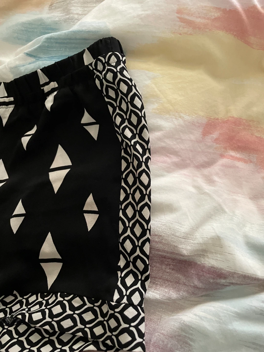H&M Black & White Geometric Print Shorts - photo 3
