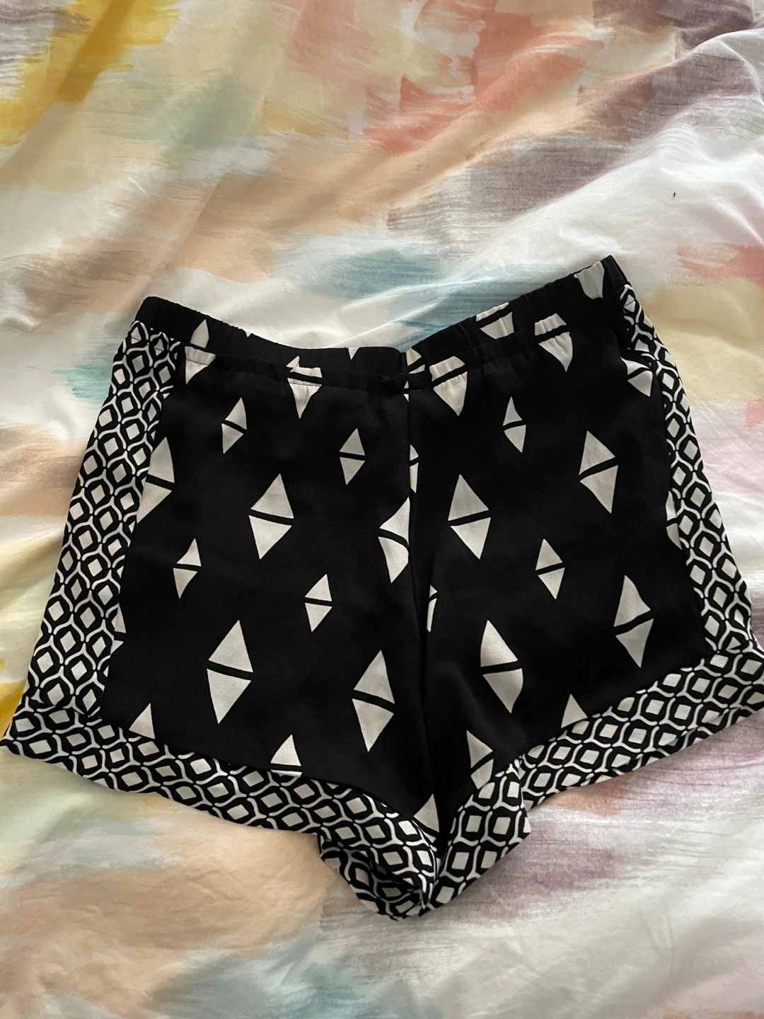 H&M Black & White Geometric Print Shorts - photo 5
